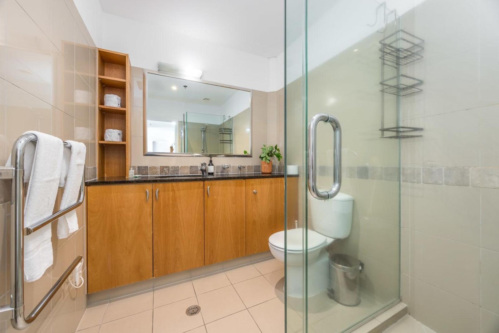 Апартаменты Beautiful Renovated 2 X Bdrm,Perfect Location Окленд Экстерьер фото