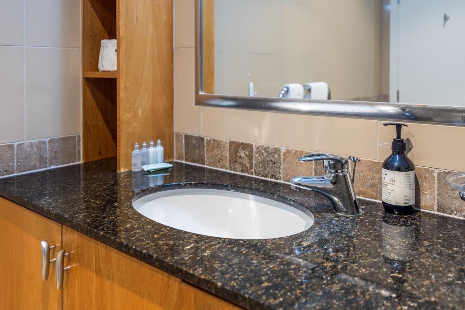 Апартаменты Beautiful Renovated 2 X Bdrm,Perfect Location Окленд Экстерьер фото